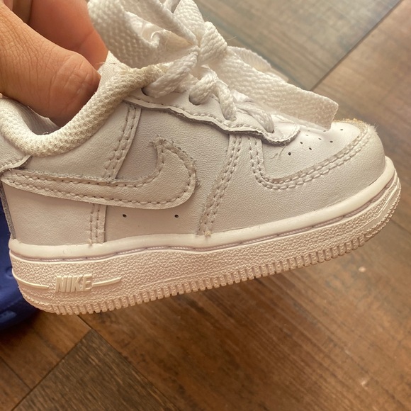 Bundle Nike and Crocs Kids' Blue Clogs and White Sneakers - Picture 7 of 16